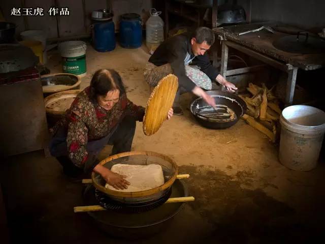 【最乡土】实拍石磨豆腐制作过程,洪洞村里人也很难看到这一幕了!