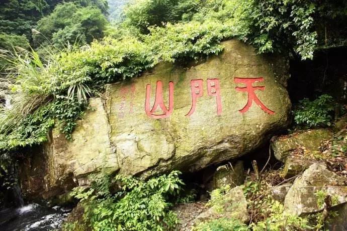 天门山峡谷生态旅游景区位于福建省福州市永泰县葛岭镇溪洋村,是福州