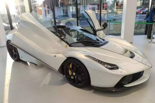 【梦幻超跑】敞篷马王大赏,白色法拉利laferrari aperta!