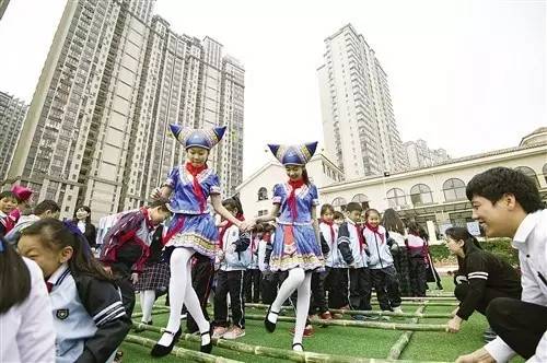 感受壮乡风情共享民族盛宴 南宁市中小学亚新体育开展形式多样的“三月三”主题活动(图3)