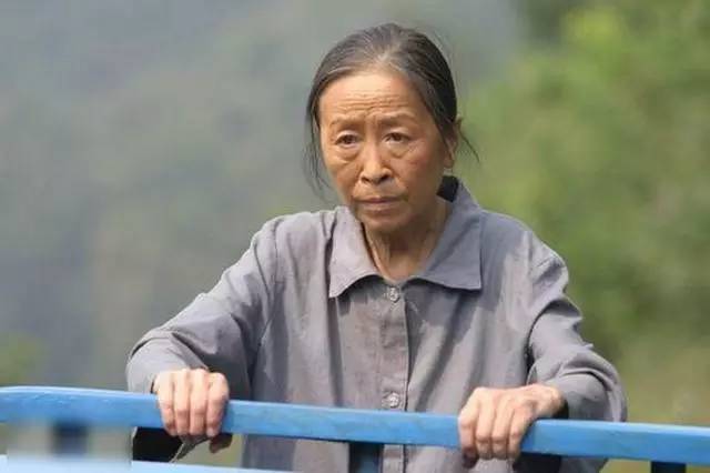 她是中国最贵女演员,81岁仍蜗居在40平米老房