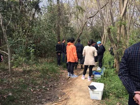 事件详情 3月28日,合肥大蜀山北麓小树林中惊现一具高度腐败女尸.