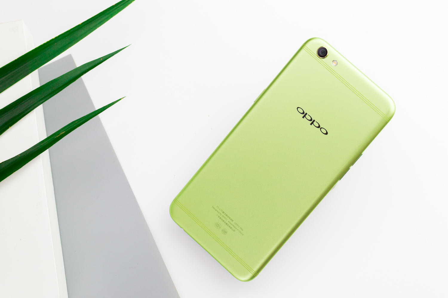 引人入胜的不只配色,oppo r9s清新绿时尚来袭