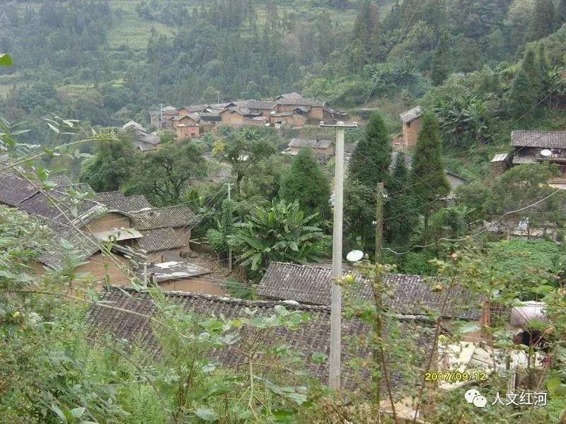 (图片来自网络)阿邦村隶属云南省个旧市贾沙乡陡岩行政村,属于山区.