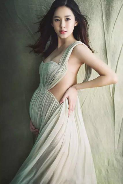 昨日,网络上曝光了一组陈赫老婆张子萱的怀孕写真.