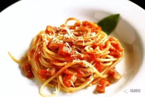 最出名的pasta款,是pasta all"amatriciana,是番茄沙司,guanciale和