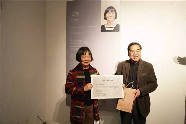 "手仙—邱萍作品展"开展,看旅德华人艺术家如何诠释手的美与恶