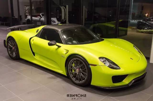 荧光绿保时捷918spyder