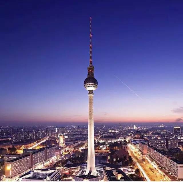 0.7km 柏林电视塔 fernsehturm