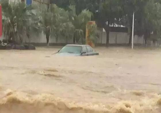 东莞暴雨黄色和雷雨大风黄色预警生效20个易水浸点你要知道！