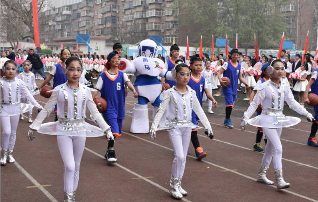 【运动会开幕式新颖入场】运动会开幕式简讯