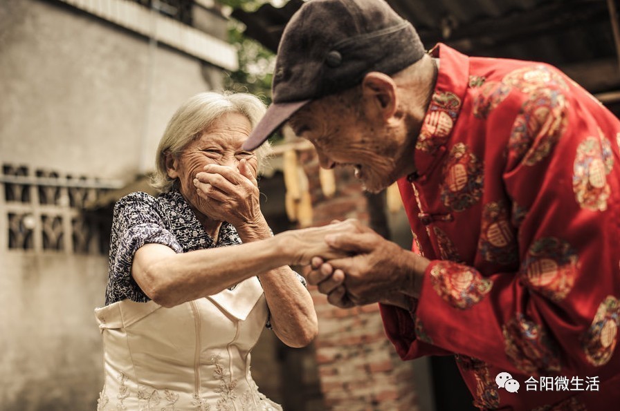 8张催人泪下的老年夫妻幸福瞬间