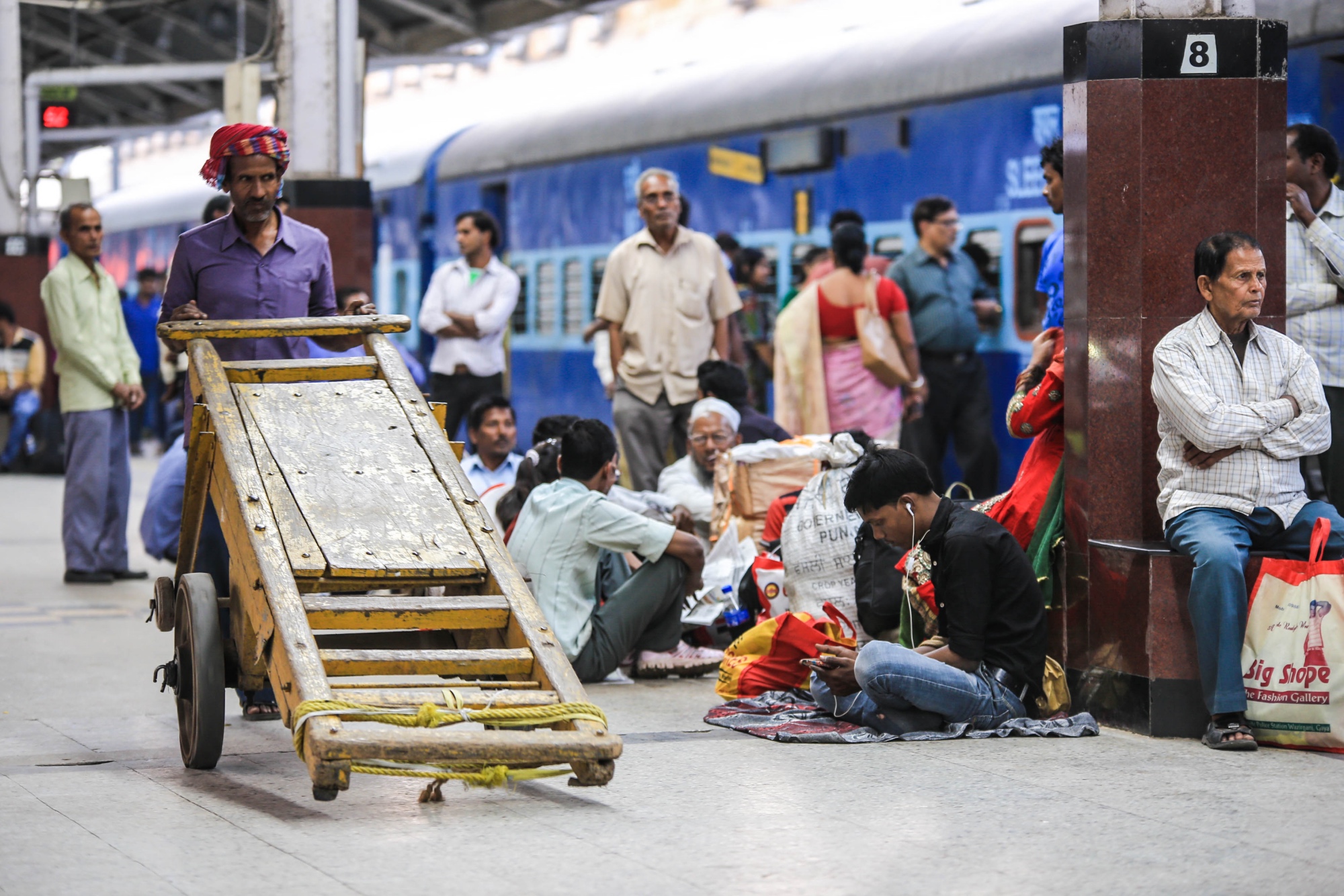 日中「鉄道戦争」、インドに売り込め新幹線－きょう安倍・モディ会談 - Bloomberg