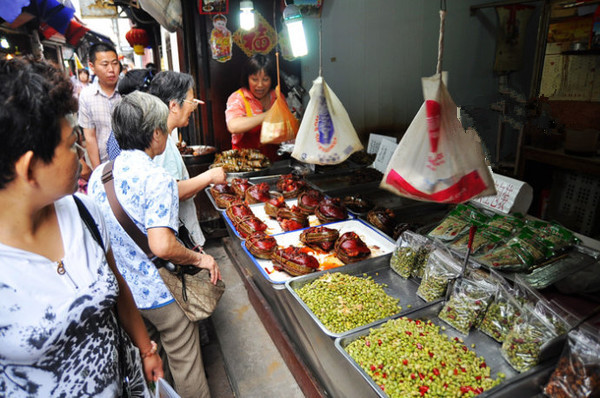 朱家角北大街可以说是条美食街了,各种人气美食层出不穷.