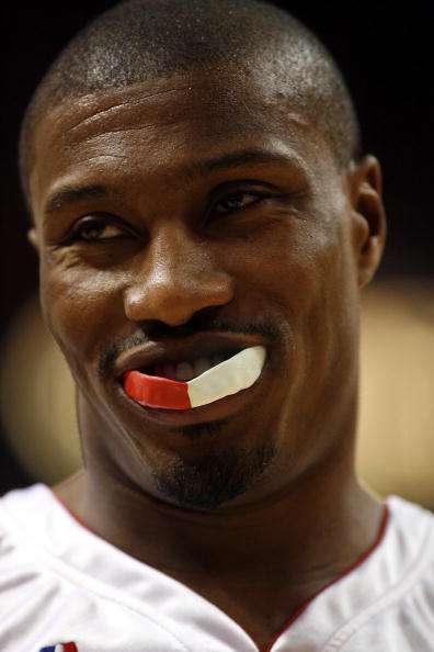 NBA球星戴什么牌子的牙套?别想了,咱们买不到