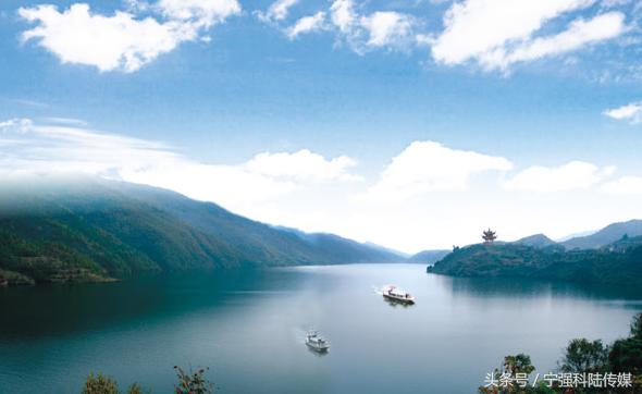 白龙湖为四川北部宝珠寺水库扩容后形成的湖泊,总面积