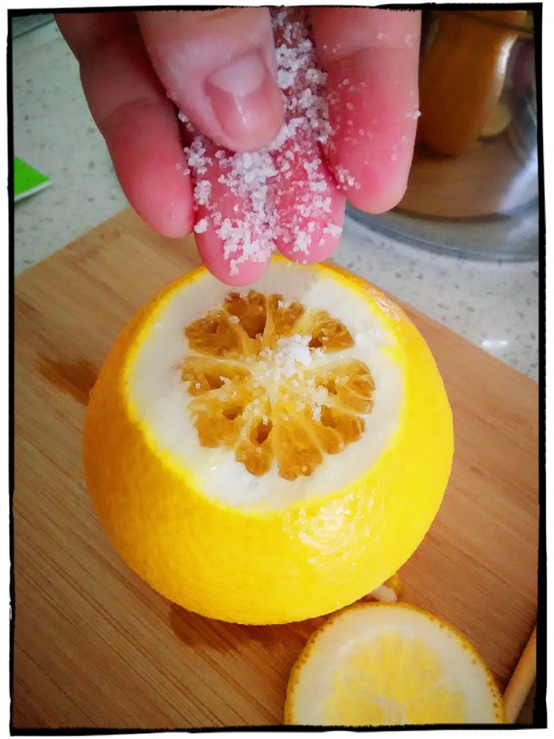 盐蒸橙子治小儿咳嗽之橙子皮散外寒，橙子肉可以清里热