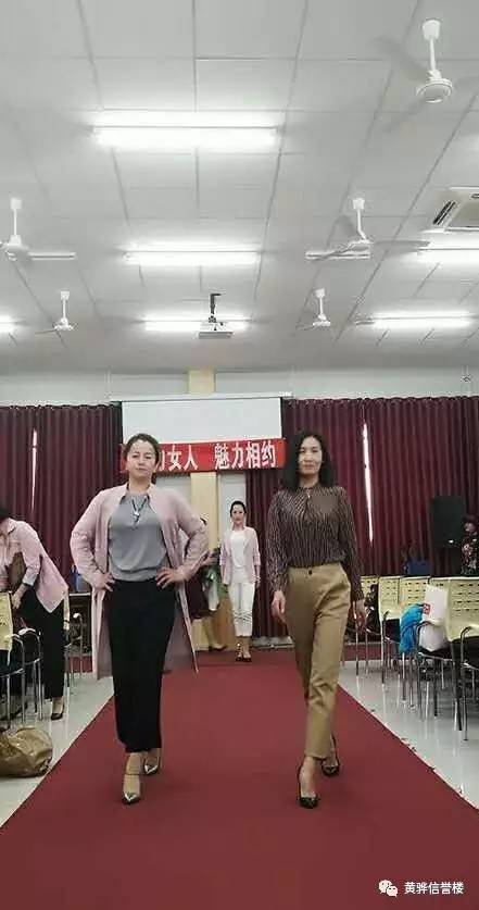 黄骅信誉楼市场中青女装2017年春季服装发布会