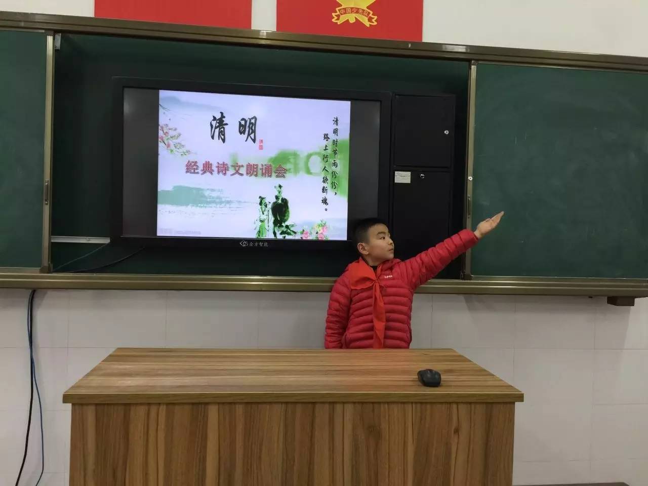 【菁菁校园】长江小学:诵读诗文话清明,缅怀英烈踏春行