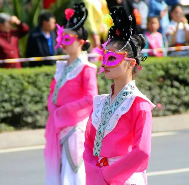 小长假来丰都"打望"!庙会美女简直不要太多