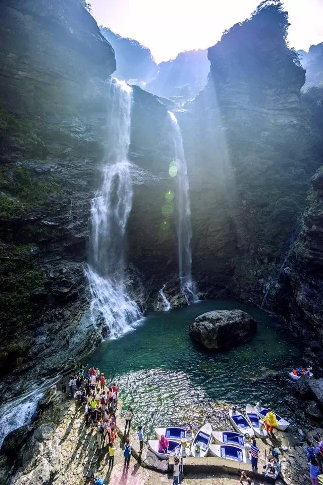 旅游 正文  庐山大概是最受中国文人偏爱的一座山,古往今来,无数文人