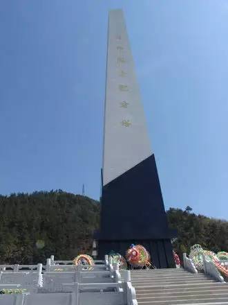 慈溪革命烈士纪念馆坐落在慈溪市浒山街道峙山公园西侧脉云山北坡,有