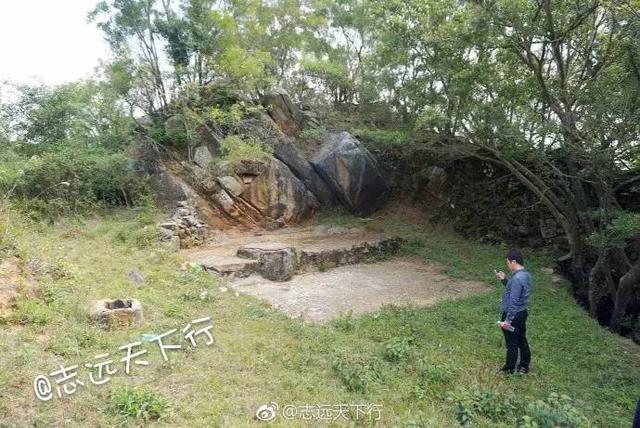 寻访福建泉州金狮寨寨墙巨大山石砌成周长200米