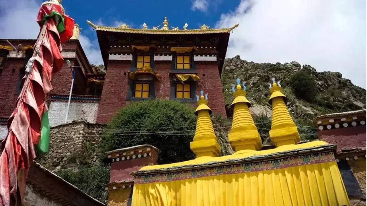 走进西藏寺庙曼日寺西藏苯教的母寺