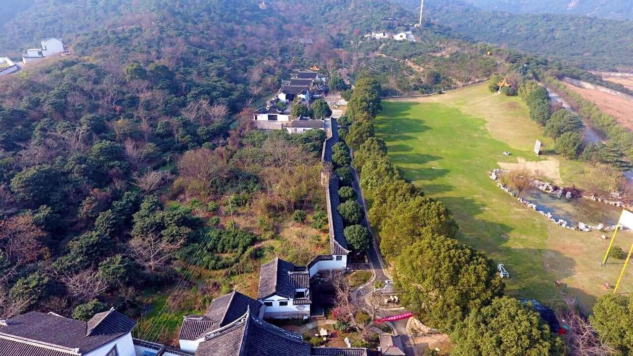 清明小长假的第一天,这群可爱的宝贝们在雨花胜境这样过滴!