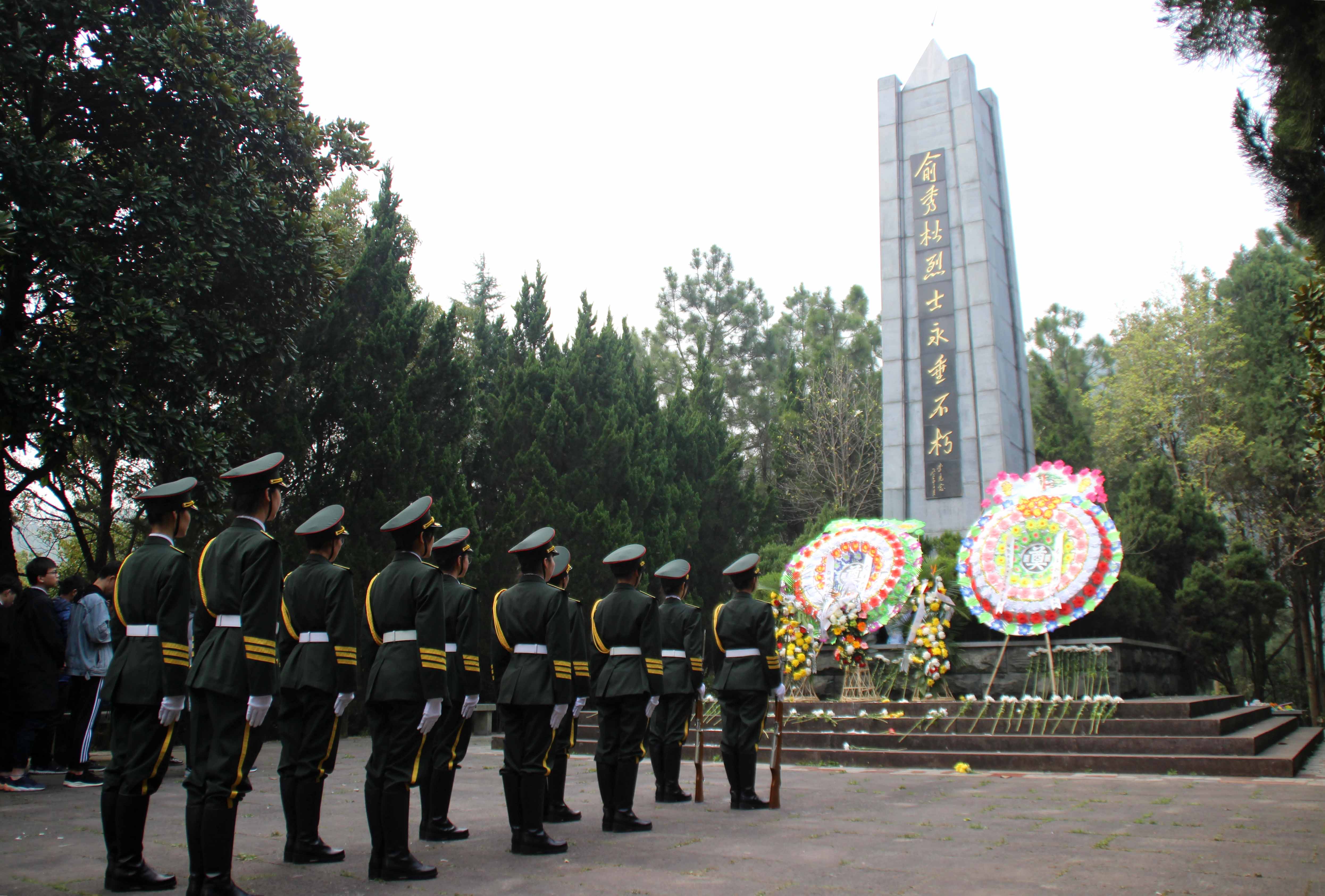 清明|杭师大学子清明扫墓,祭奠共青团创始人校友俞秀松先烈