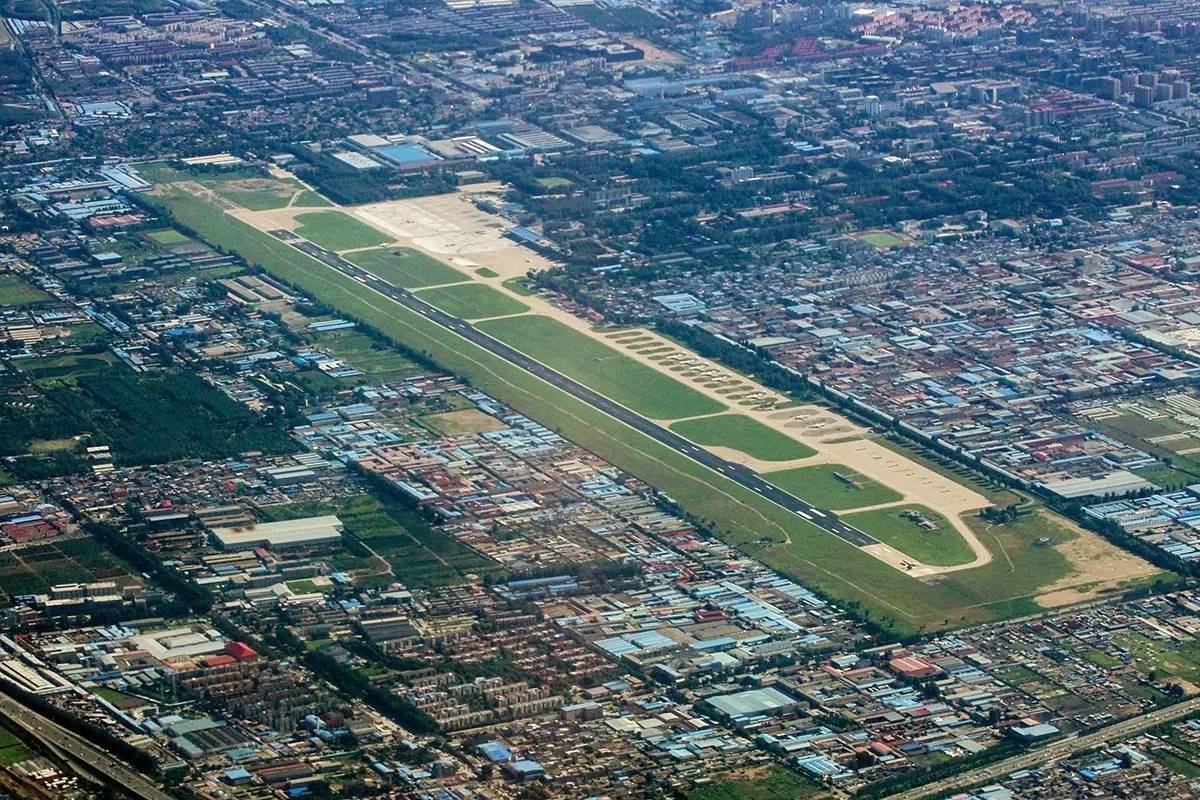 属性军用,兼顾民航,只对中国联合航空独家开放,且为联航的基地机场.