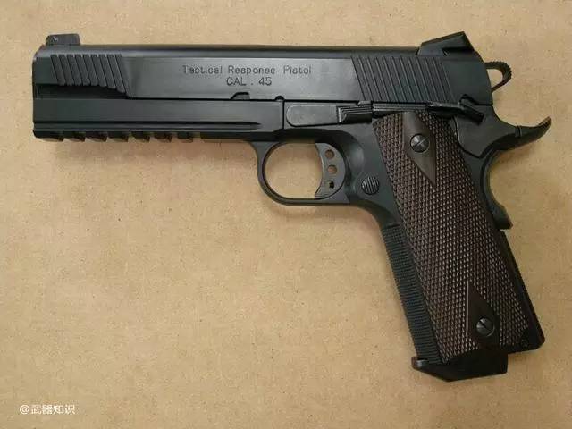 美国枪市叫卖做工精良的中国保利改良版m1911手枪