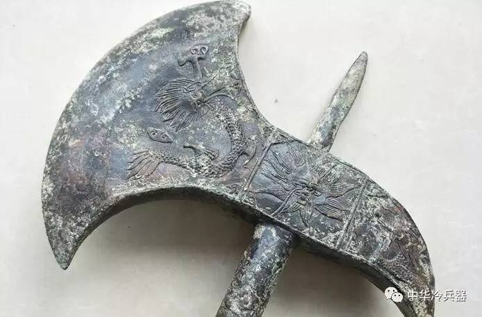 军事 正文  这是一把古代的青铜战斧,名字是我后起的,因为看到它我