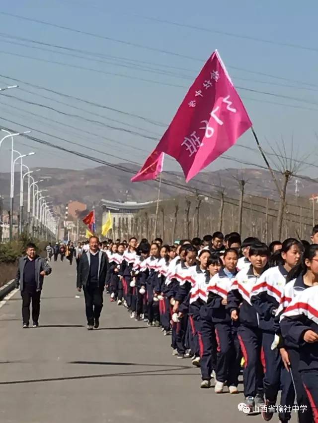 榆社中学祭扫烈士陵园缅怀革命先烈活动掠影