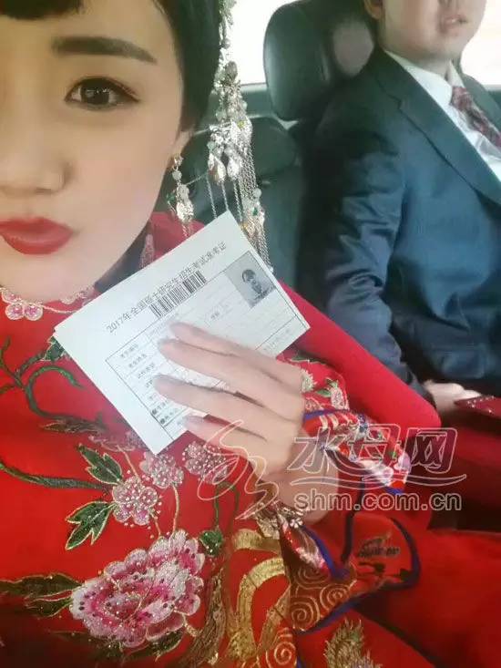 穿着婚纱干_婚纱图片唯美(2)