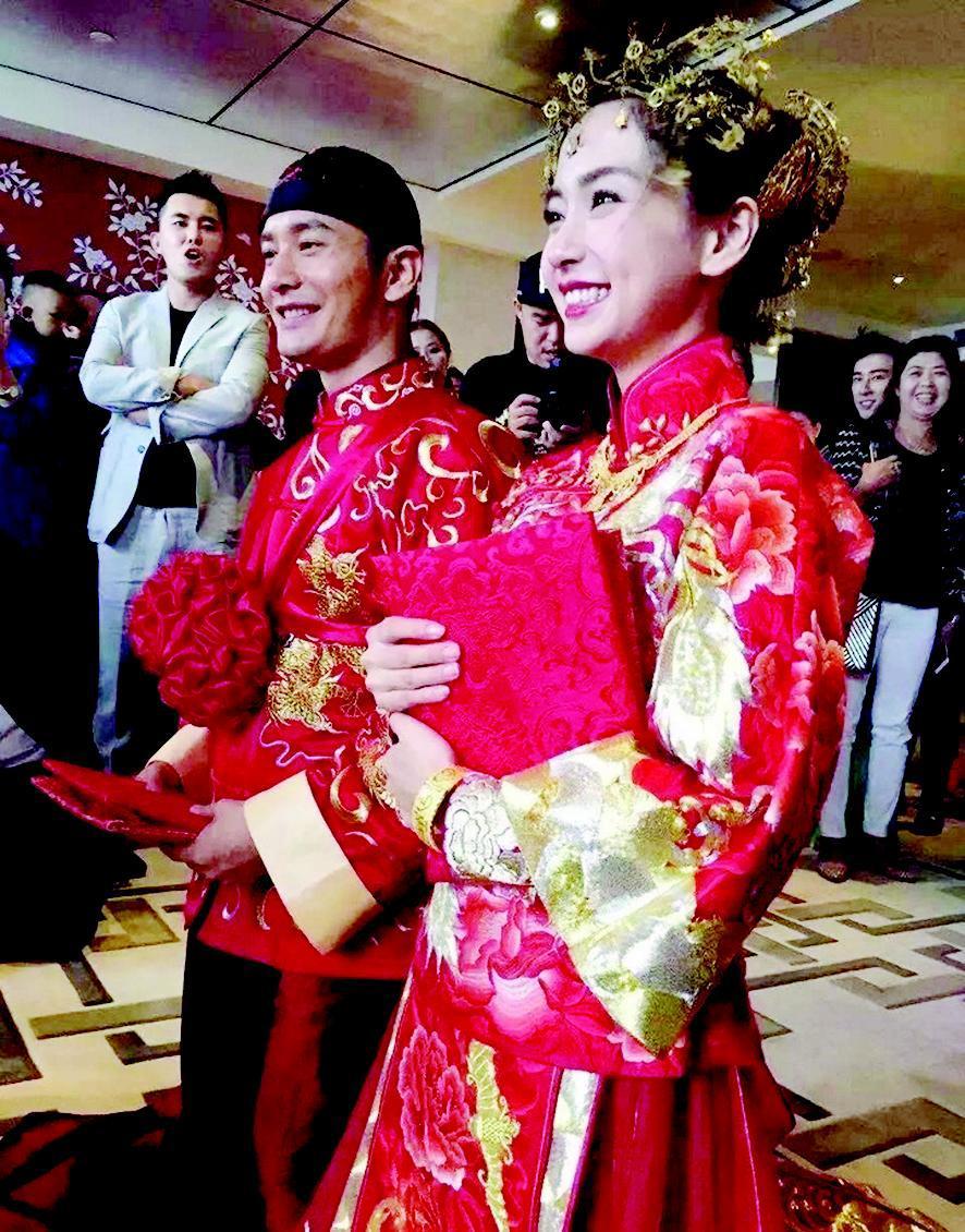 杨颖结婚的婚纱_杨颖结婚照片(3)