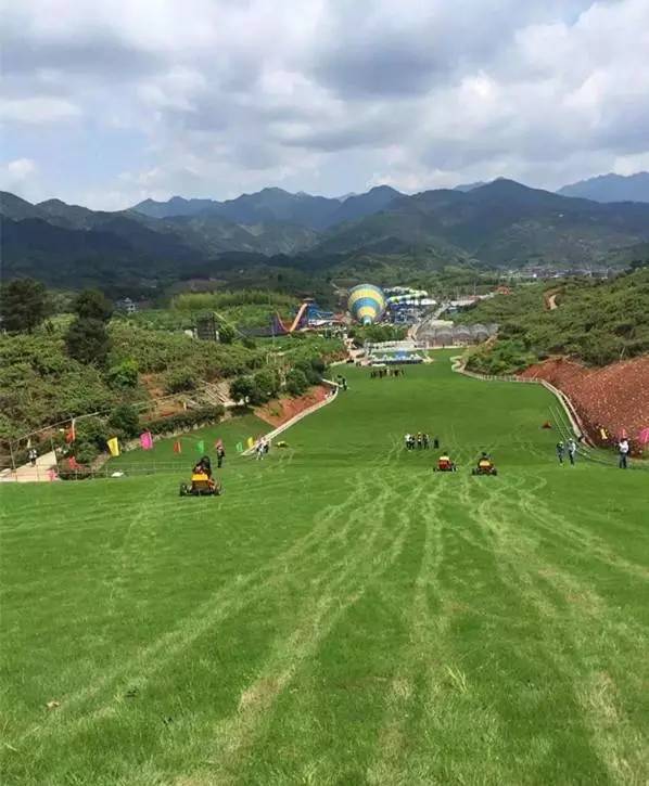 冬季滑雪,夏季滑草!海东市瞿昙国际滑草场欢迎您!