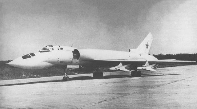 图波列夫设计局研制出了远程战斗机图-128(也叫图-28,工程代号图-102)