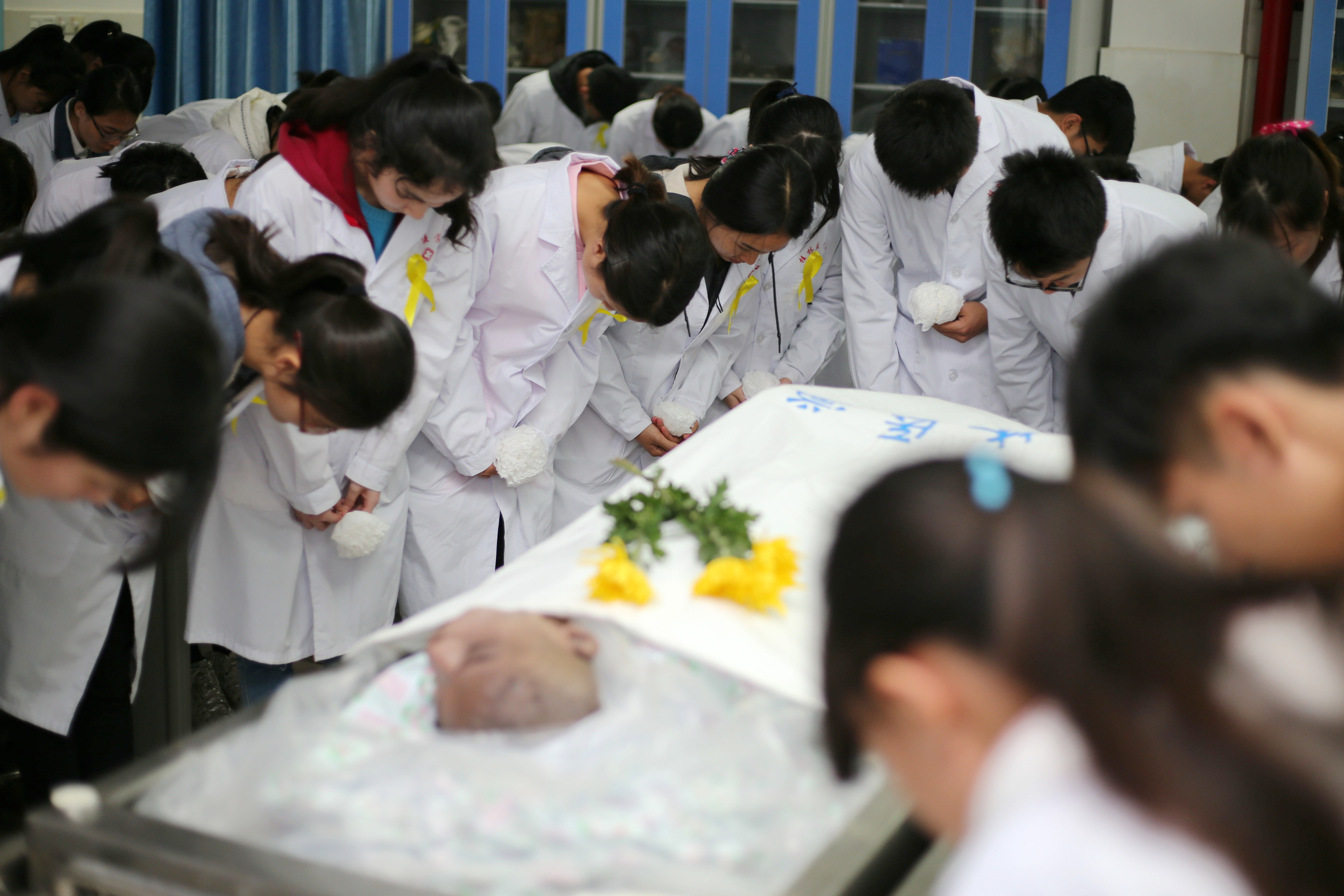广西医学高校清明节期间举行"大体老师"公祭仪式
