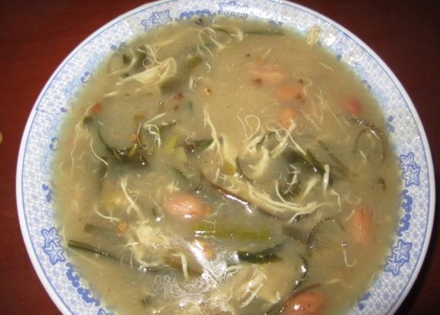 胡辣汤是菏泽的传统小吃,也是每个早点摊的必备品,虽然无从考证胡辣汤