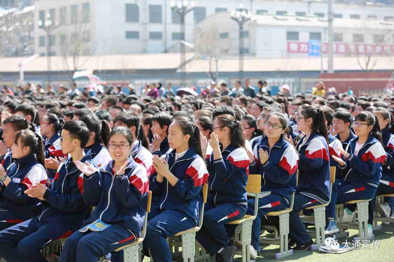 音乐是另一种感情的表达,大通六中通过举办"六中好声音"歌手大赛,为每