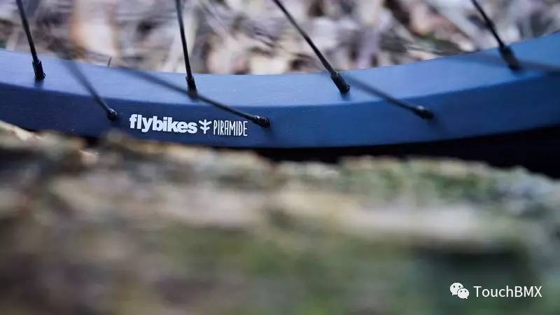 FLYBIKES-WelcomeMartinCapekBikeCheck