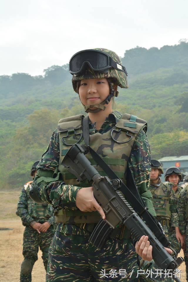 台湾陆战队女兵手中的t91步枪