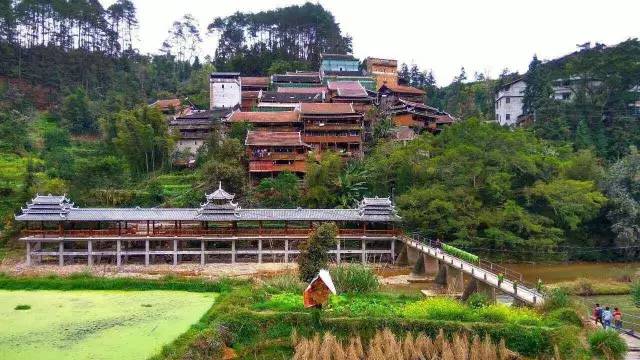 融水拱洞乡平卯村发生火灾,多处民房被