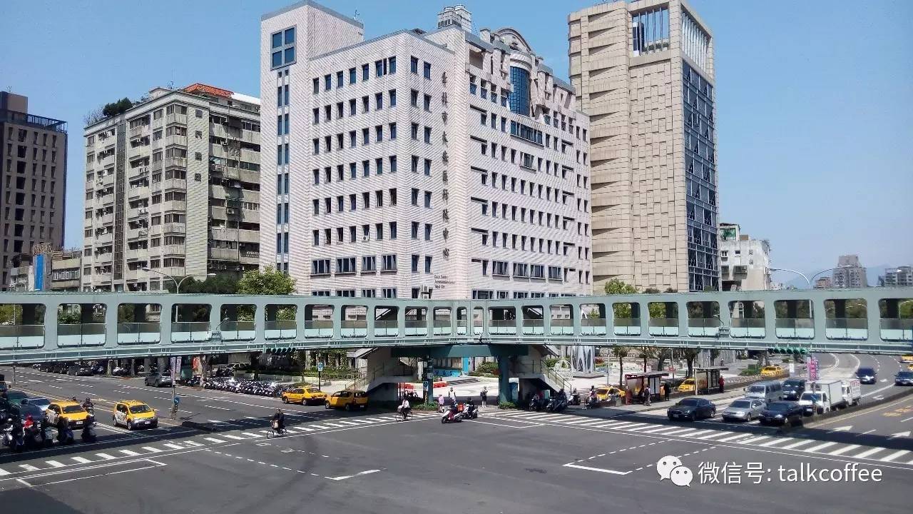 新生南路二段与和平东路一段路口街景