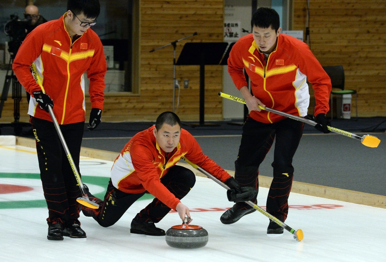 中国男子冰壶队首轮4比6惜败瑞典队_北京日报网