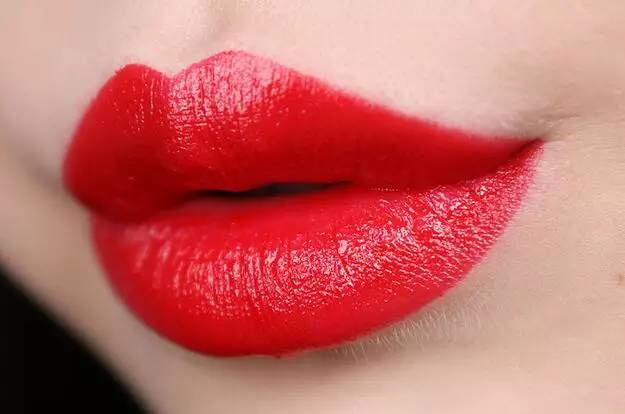 一辈子总要涂一次红唇,但怎样才能涂得美?红