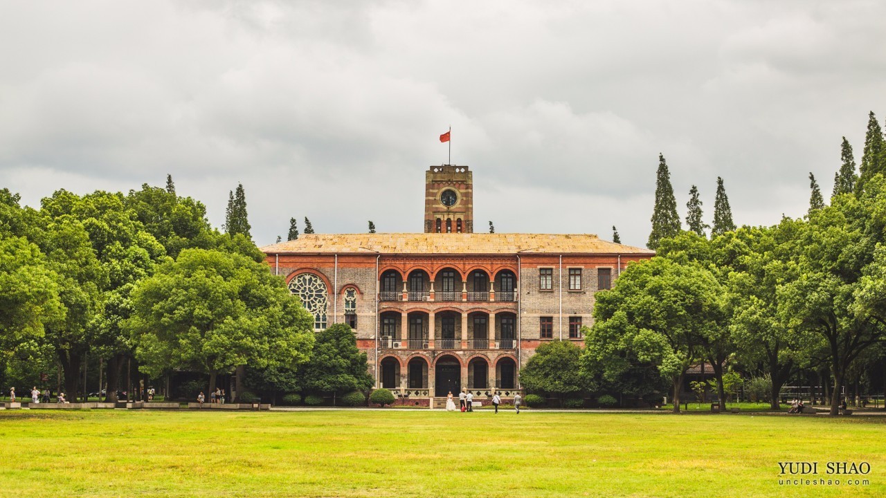 苏州大学本部是最有历史感的一个校区,最吸引人的是满校园的老式建筑