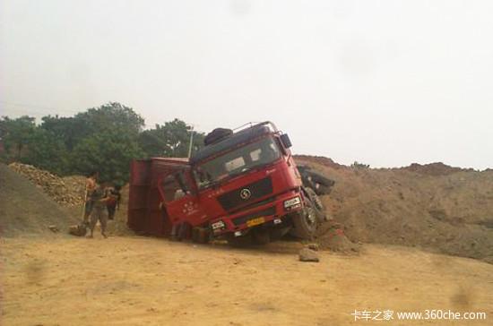 困扰老司机的首要问题：自卸车卸货如何避免翻车