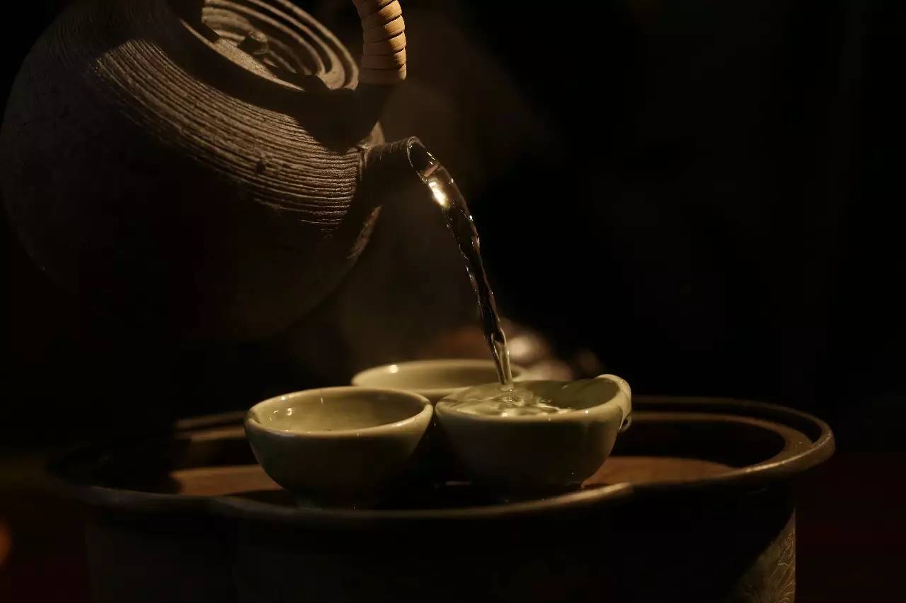 一壶茶, 盛放的是一颗云水禅心, 是一种人生态度.